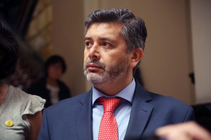 “Arbitraria e ilegal”: Senador Navarro apelará a la Corte Suprema por suspensión de juez Urrutia