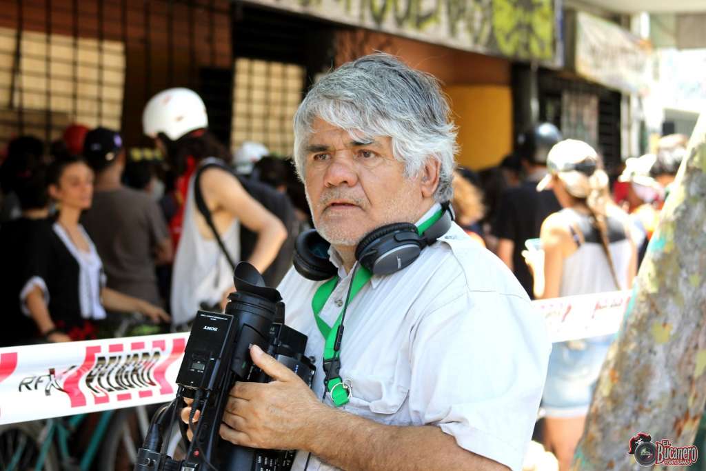 Detienen a camarógrafo de Prensa Latina durante protesta en Chile