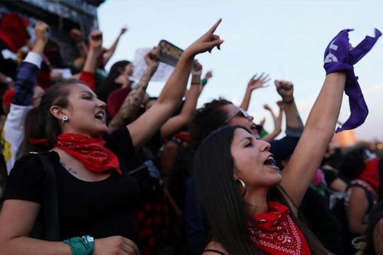 #NoTenemosMinistra”: gigantesco clamor de organizaciones feministas demanda renuncia de Macarena Santelices