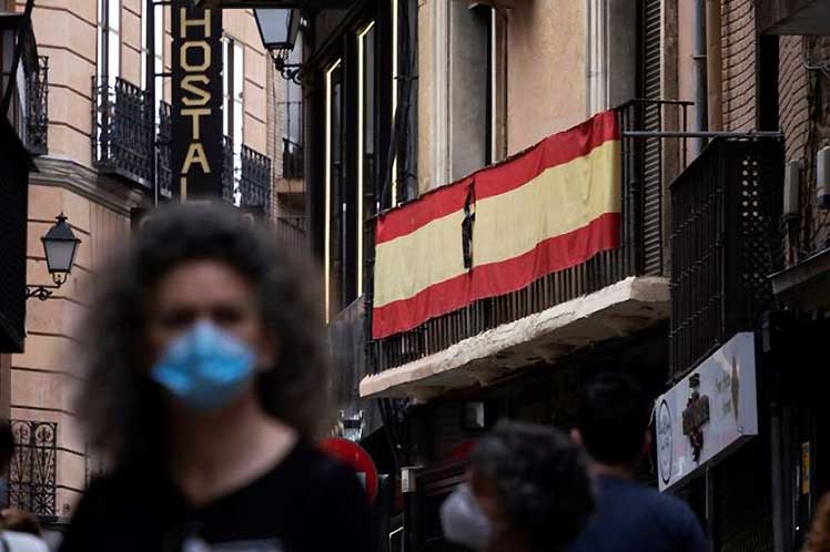 Inicia España luto oficial por víctimas de la Covid-19