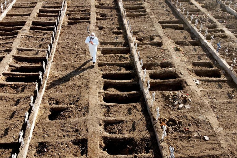 Cavan miles de tumbas en cementerio de Chile por Covid-19