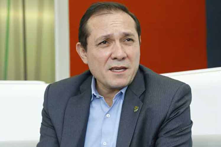 La Paz en Colombia atraviesa un momento crítico, afirma senador