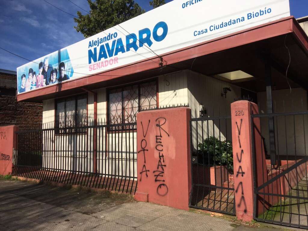 Tras amenaza de muerte en su contra, ahora vandalizan sede de Senador Navarro en Los Ángeles