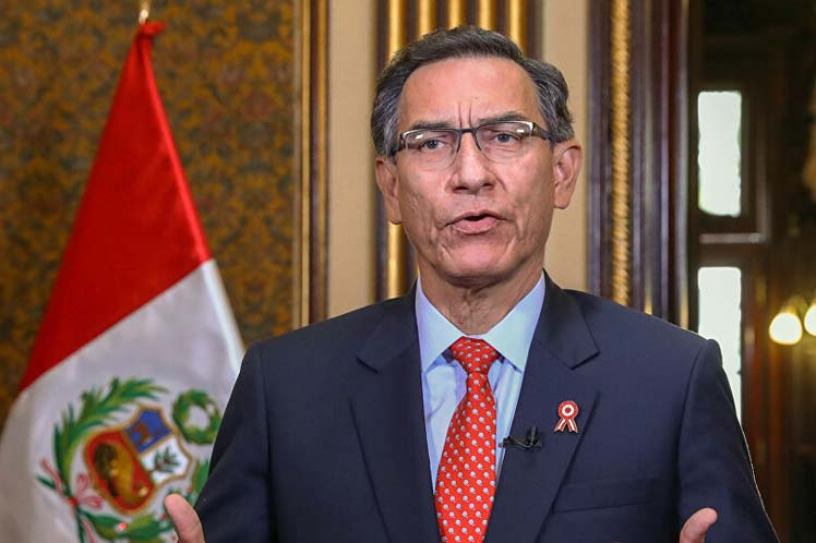 Presidente de Perú convoca a elecciones y llama a Consejo de Estado