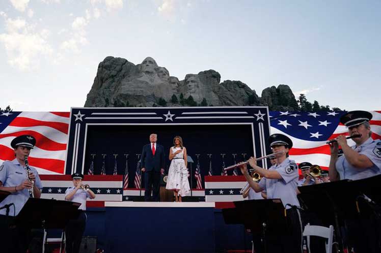 Trump en Monte Rushmore: mensaje de división en tiempos de crisis