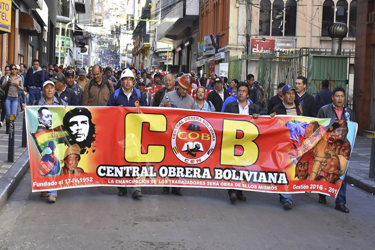 Movimientos sociales y sindicales suspenden movilizaciones en Bolivia
