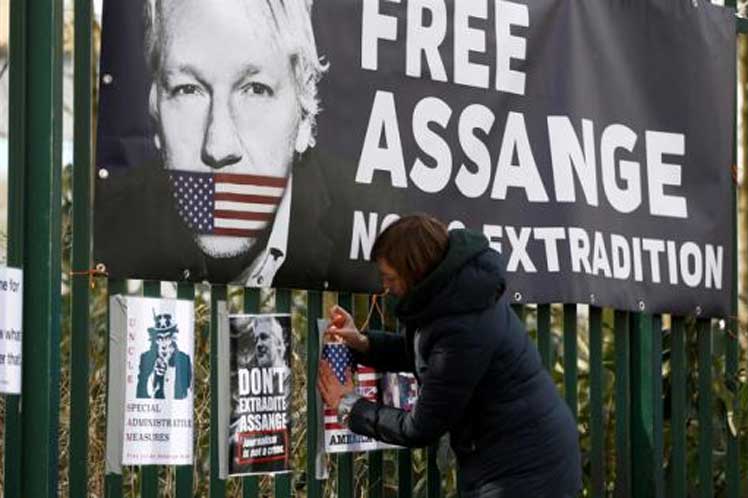 Riesgo de suicidio si Assange es extraditado a EE.UU., afirma testigo