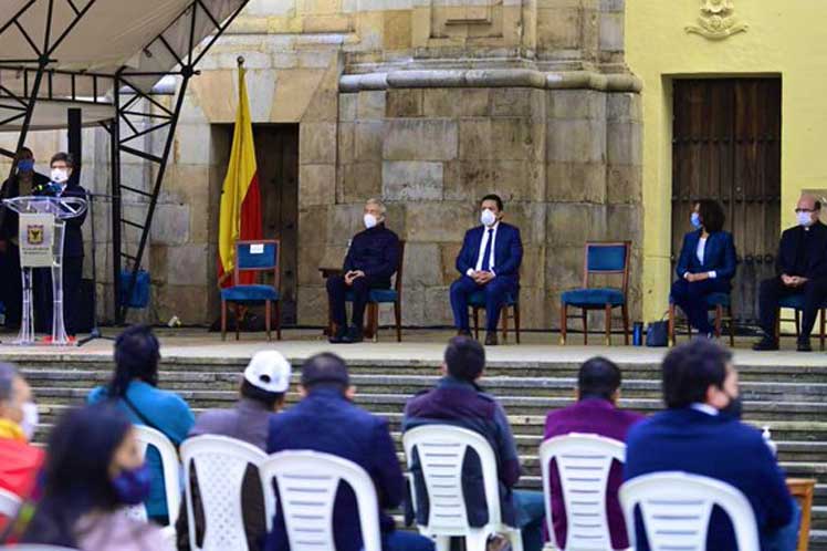 Silla del presidente de Colombia quedó vacía en acto de paz