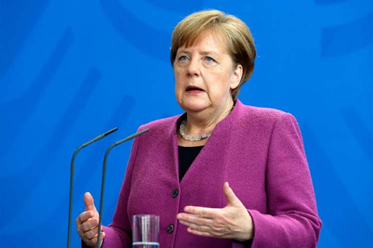 Merkel descarta aumentar restricciones en Alemania tras críticas