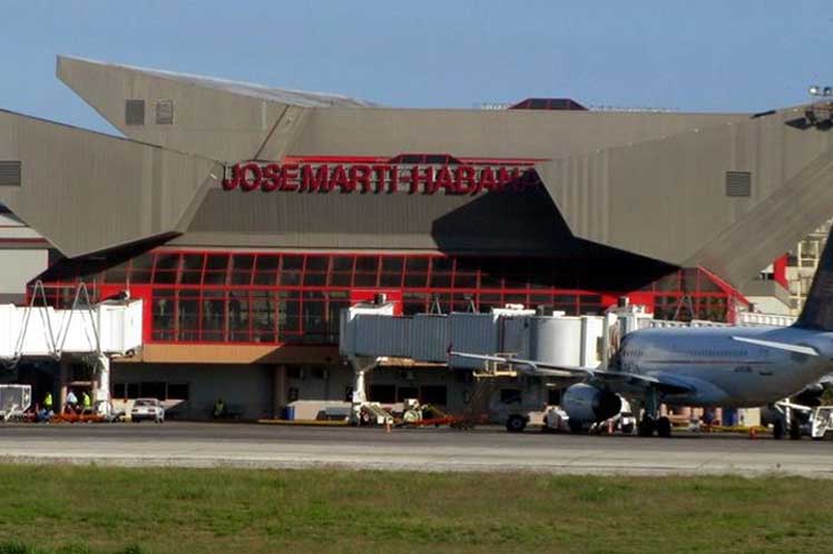 Primer ministro de Cuba anuncia operaciones en aeropuerto de capital
