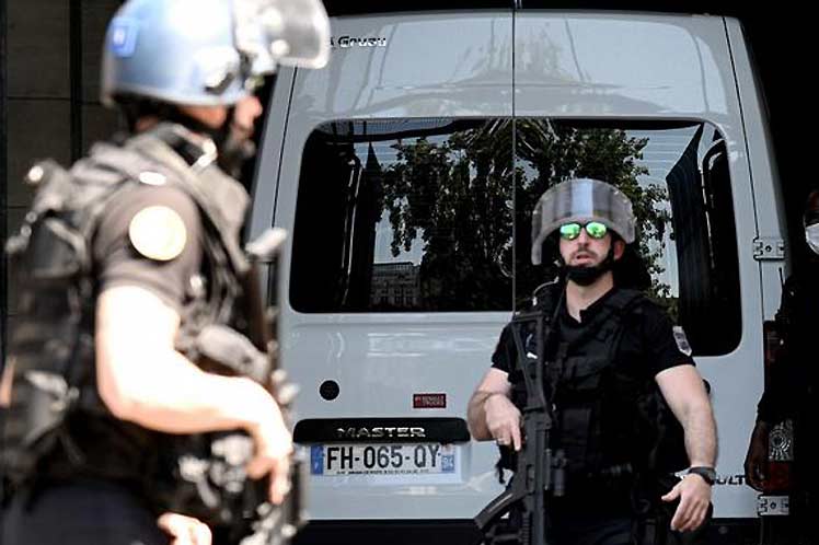 Balacera en Francia deja tres gendarmes muertos y al atacante