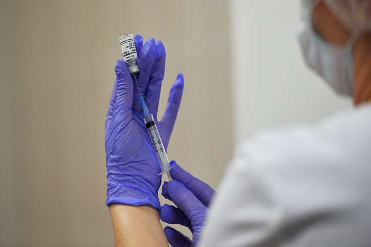 Informan sobre síntomas tras vacunación anti-covid en Rusia