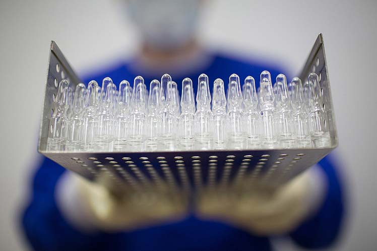 Países ricos comienzan a acaparar vacunas contra la Covid-19