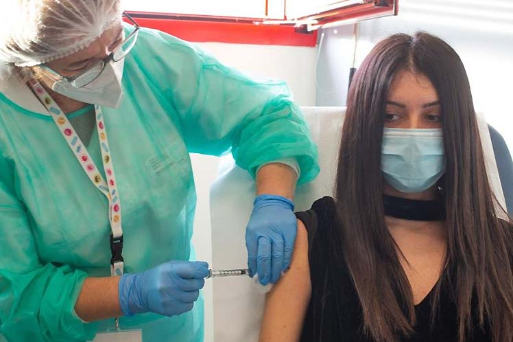 Chile con 74,18 por ciento de la población objetivo con las dos dosis de vacunas antiCOVID-19