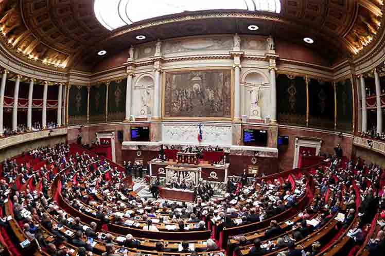 Debate parlamentario francés sobre fecha de comicios regionales