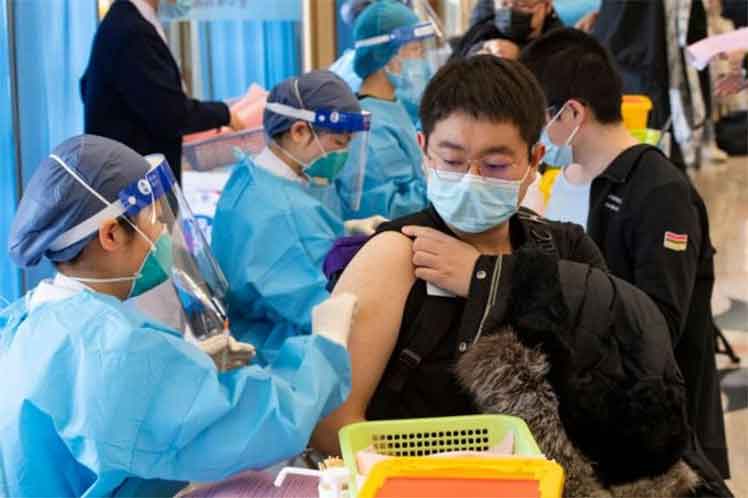 Urbe china acelera vacunación para contrarrestar rebrote de Covid-19