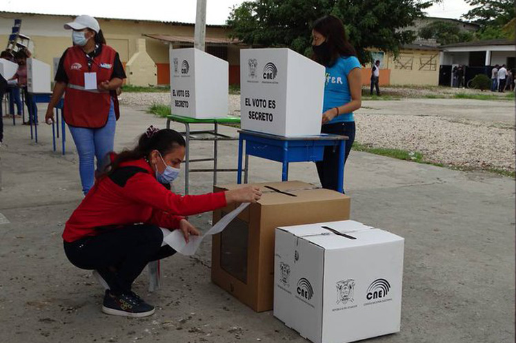 Ecuador prepara segunda ronda electoral con pandemia de Covid-19