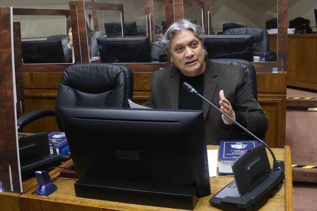 Senador Navarro busca firmas para llevar al TC el decreto de Piñera sobre la Convención Constitucional