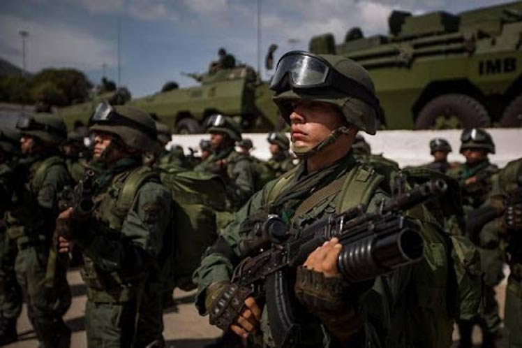 Fuerza armada venezolana permanece alerta en frontera con Colombia