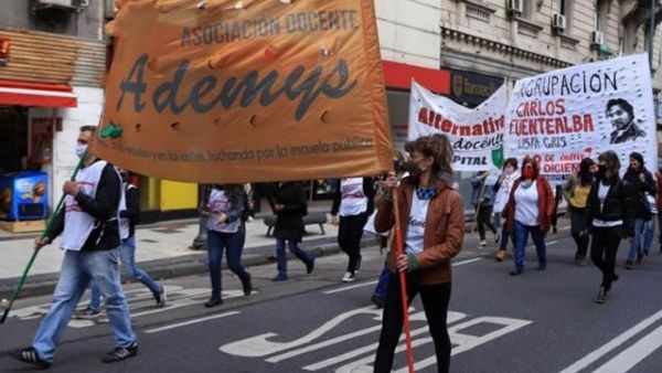 Docentes de Buenos Aires comenzaron otra semana de paro