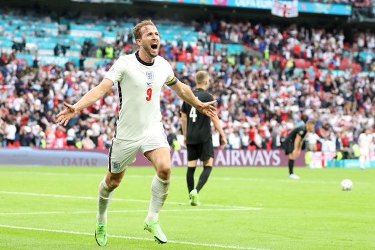 Inglaterra sin brillo avanza a cuartos de Eurocopa de fútbol