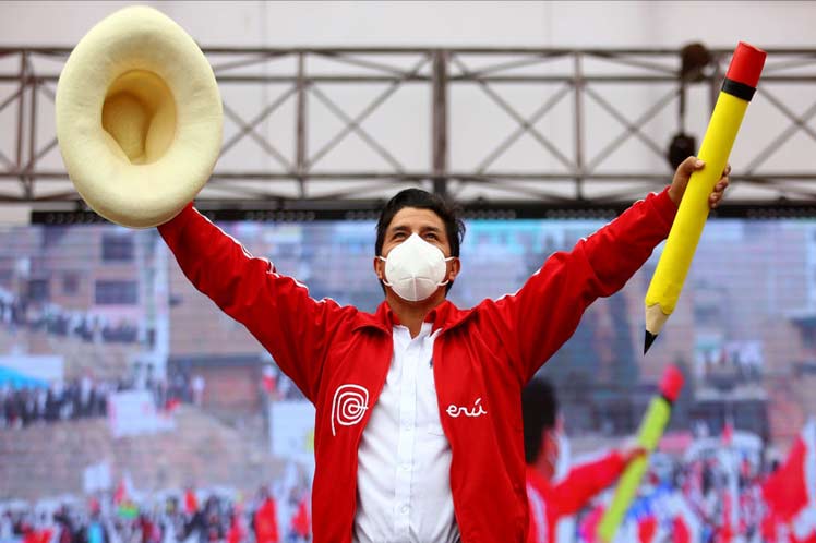 Acercamientos confirman certeza de elección de Castillo en Perú