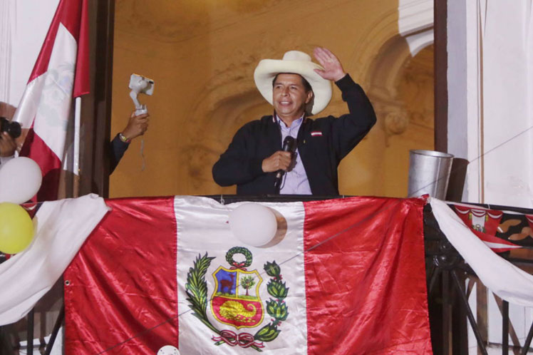 Evo Morales pide respeto a resultados de elección en Perú