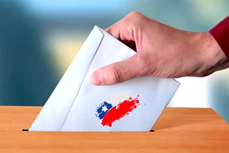 Izquierda y derecha de Chile eligen candidatos a la presidencia