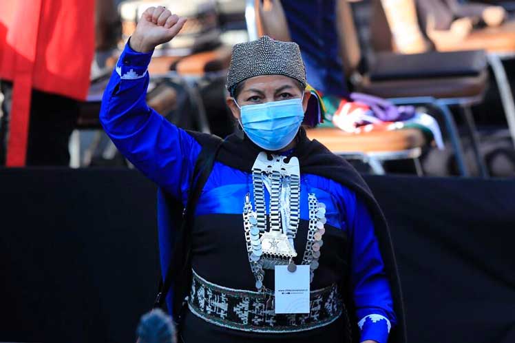 Mujer y mapuche: presidenta de la Convención Constitucional en Chile