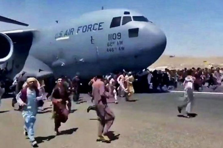 Al menos 10 muertos en caótico aeropuerto de Kabul