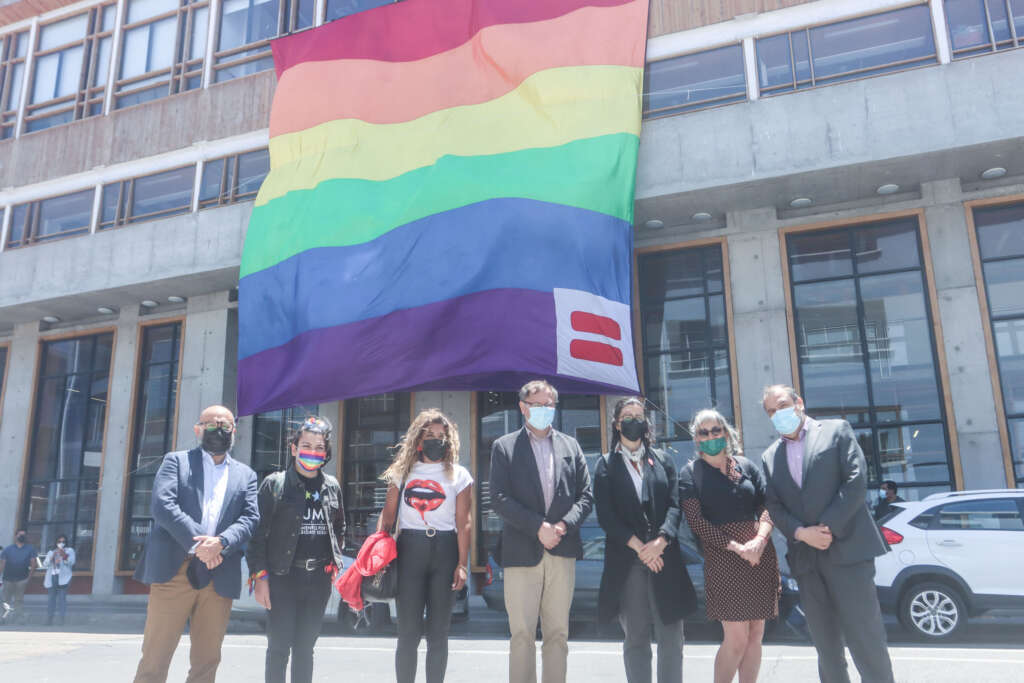 Con llamado a acelerar Ley de Matrimonio Igualitario, la  UV y Fundación Iguales realizan banderazo