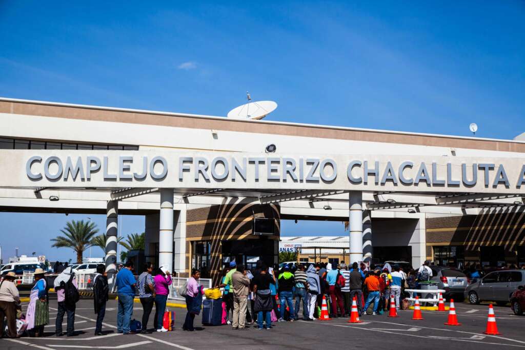 Gobernador de Arica y Parinacota señaló que Gobierno “improvisa muchísimo” en manejo de pasos fronterizos