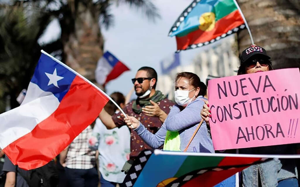 Bachelet dice sí a la nueva Constitución de Chile