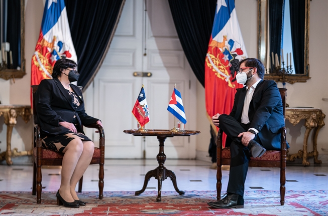Presidente de Chile recibió a nueva embajadora de Cuba