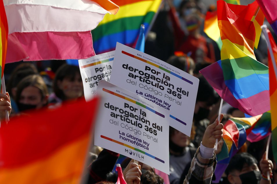 Comisión de Constitución del Senado aprueba derogar la última ley homofóbica