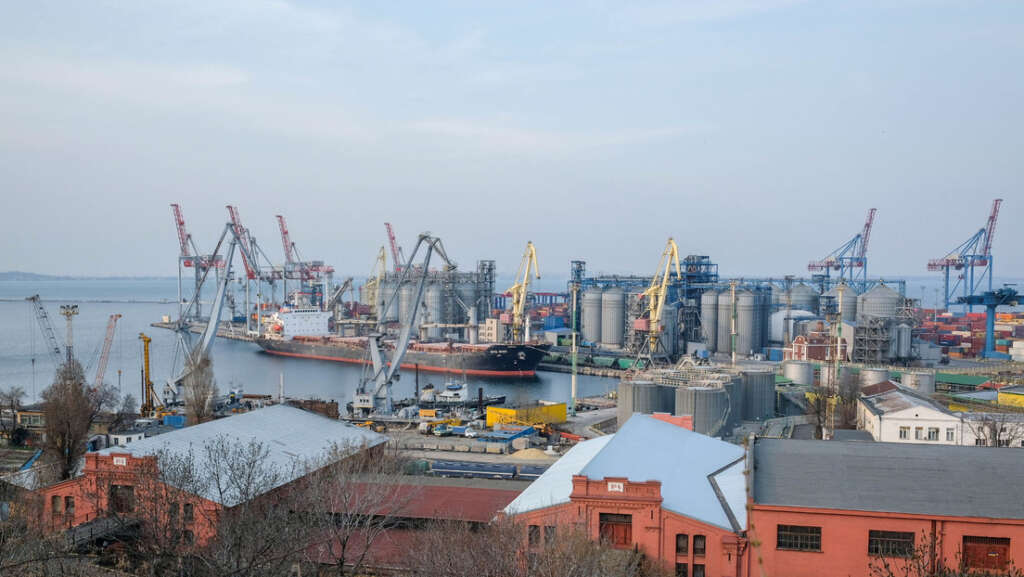 Rusia atacó buque de guerra y depósito de armas en puerto de Odesa