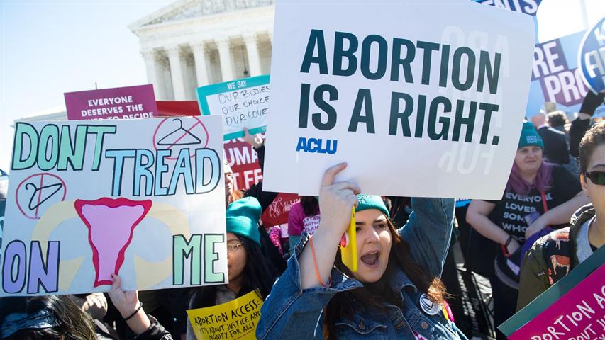 En vigor ley que prohíbe mayoría de abortos en Indiana, EEUU