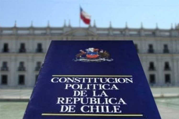 Más de 50 por ciento de los chilenos quiere una nueva Constitución