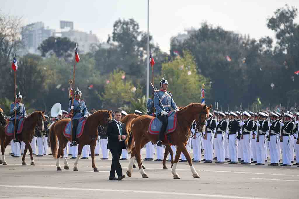 Con Parada Militar finalizan las Fiestas Patrias en Chile