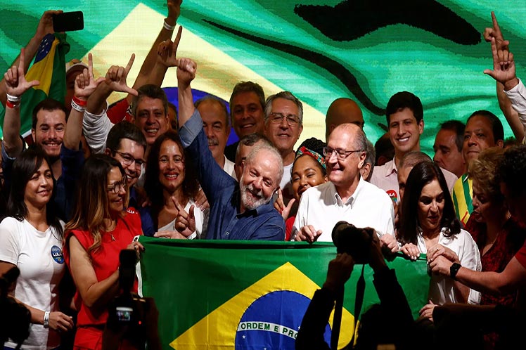 Lula victorioso en un Brasil en un mundo dividido y polarizado