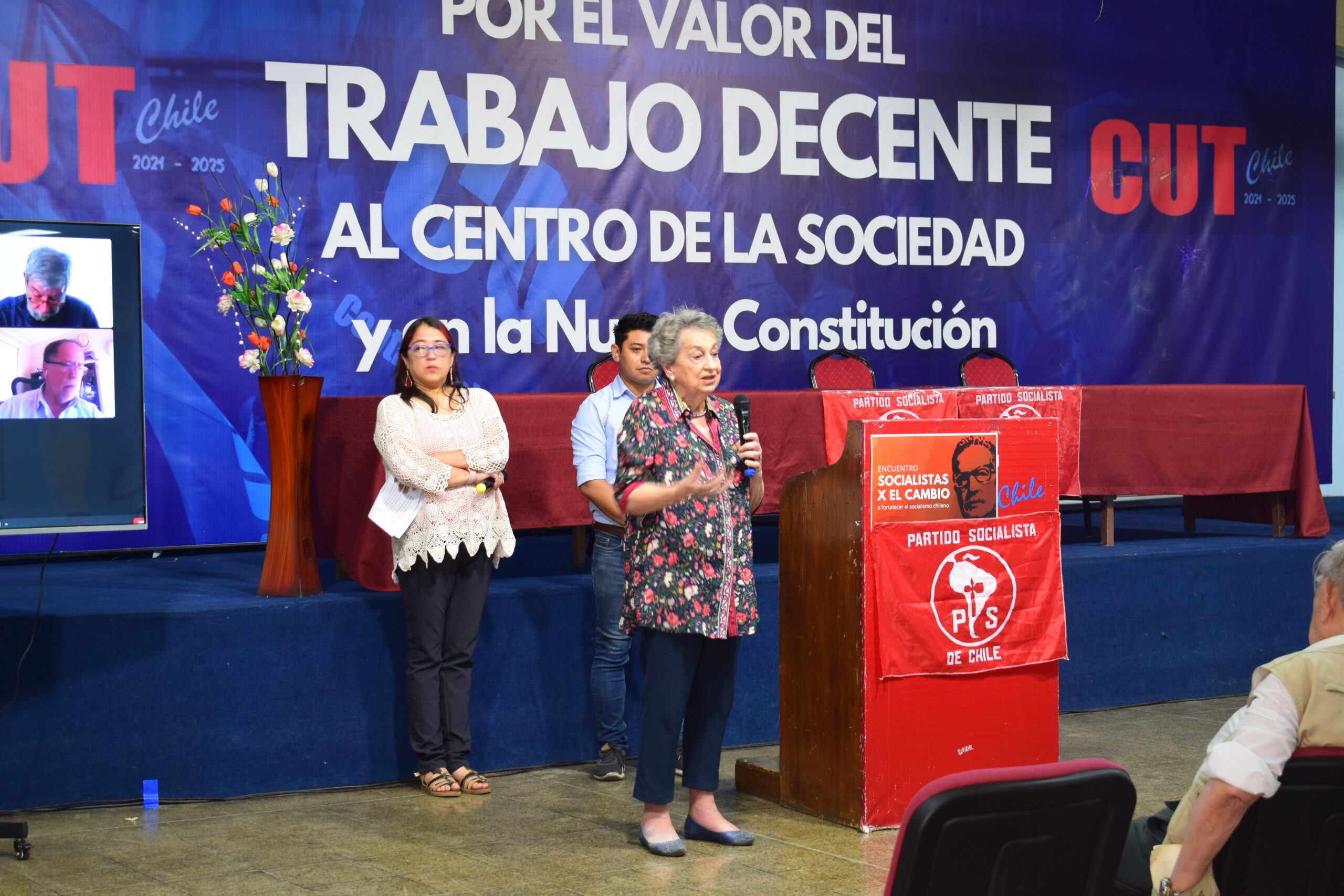 Socialistas jóvenes e históricos se reúnen para consolidar una corriente de opinión PS que ampliará el debate político en la izquierda.ó