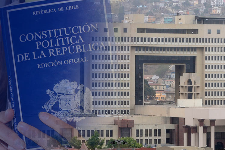 Mayoría de chilenos aprueban proceso constituyente, según encuesta