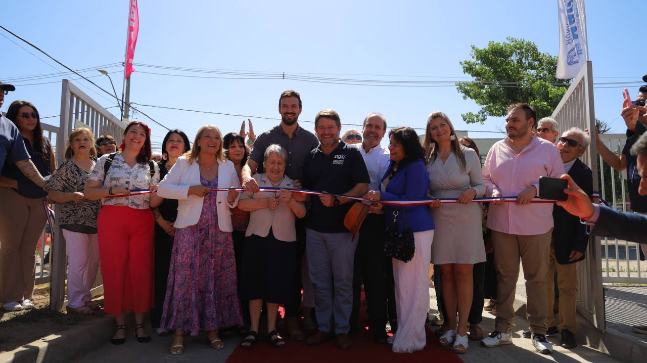 Alcalde Vodanovic, gobernador Orrego y locatarios inauguran nuevo Mercado Municipal de Maipú