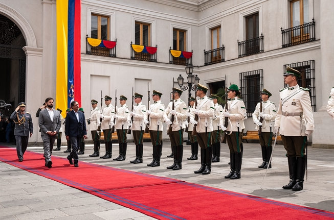 Presidente Boric recibió a su homólogo de Colombia en La Moneda