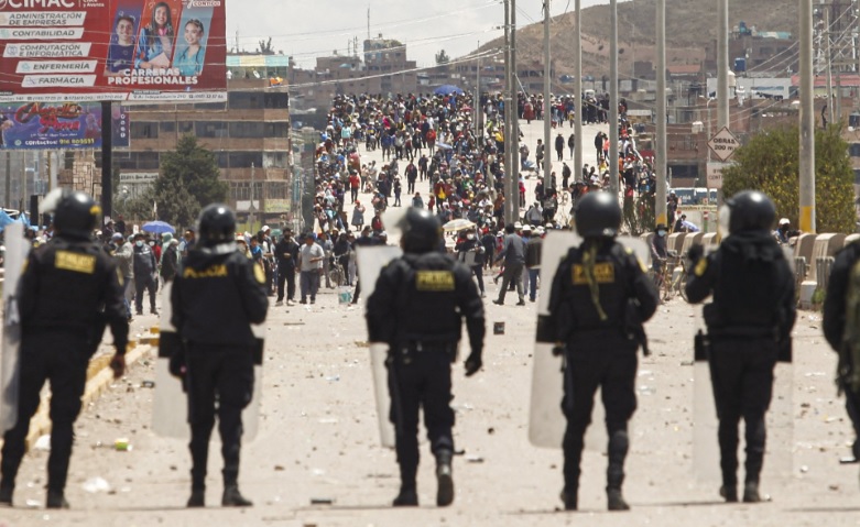 Universidades y otros sectores chilenos rechazan represión en Perú