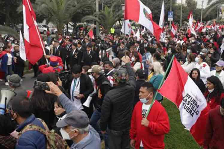 Organizaciones sociales y políticas reinician protestas en Perú