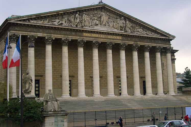 Tensión en Asamblea Nacional francesa por debate sobre reforma