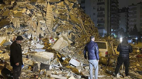 El devastador terremoto en Turquía deja cientos de muertos y miles de edificios destruidos