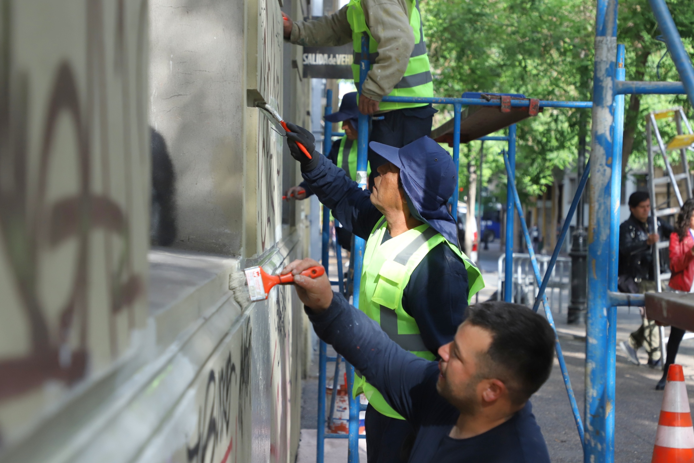 Municipalidad de Santiago modifica ordenanza para agilizar la mejora de fachadas abandonadas o dañadas