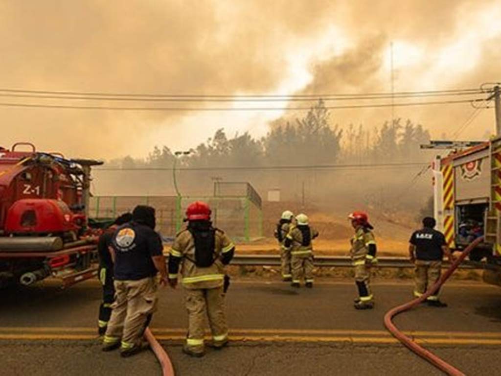 Chile pide extender labor de brigadas extranjeras antiincendios